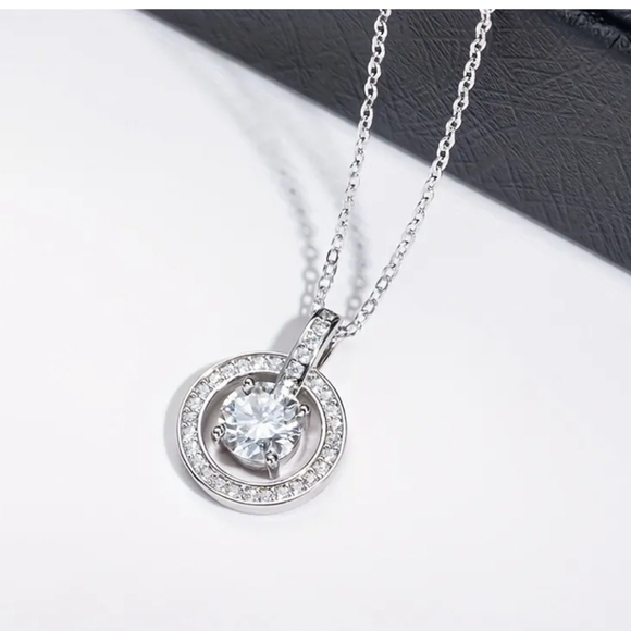 1 Carat Moissanite Diamond Circle Pendant Necklace New - Picture 5 of 6